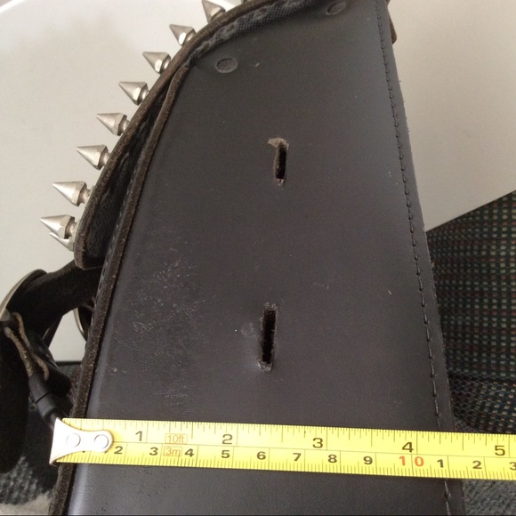 Harley Davidson motorcycle leather saddlebag - Picture 13 of 15
